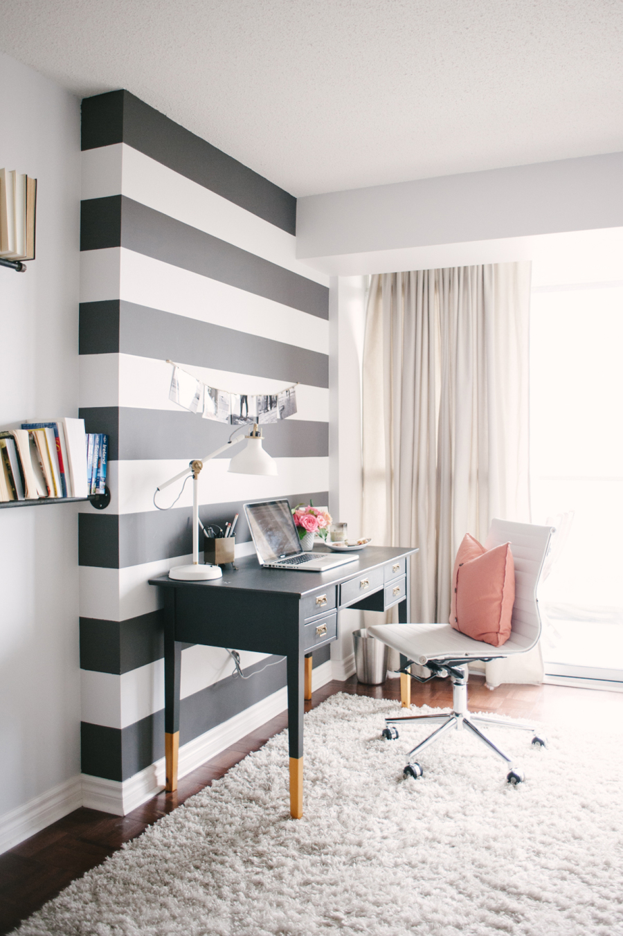 Decorating With Black and White 